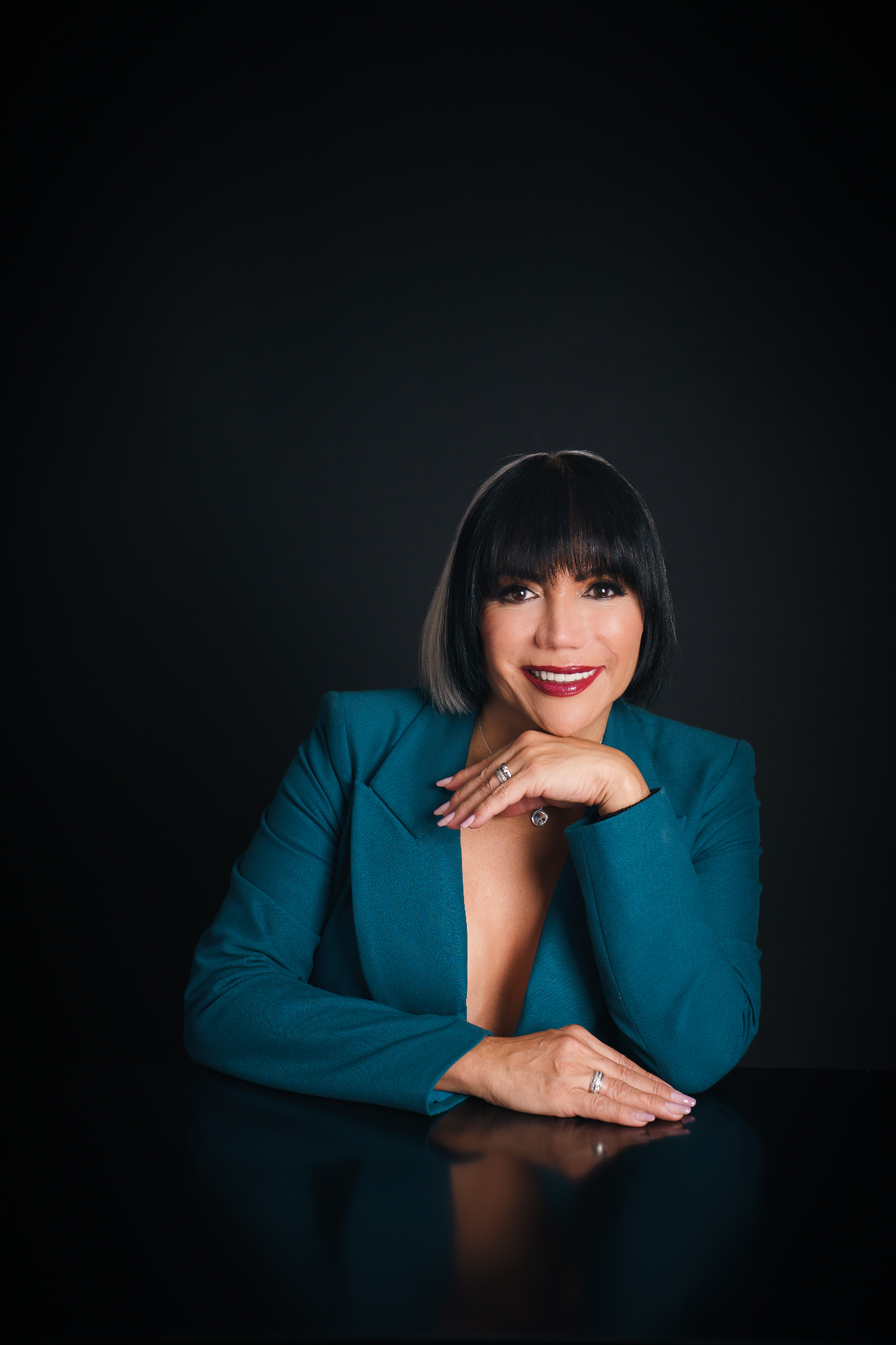 Retrato de estudio de Salma Luévano Luna.